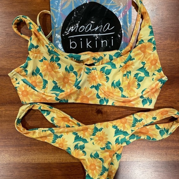 Moana Leanna Coco Bikini Bra Top
Sunflower large discontinued - Picture 3 of 3